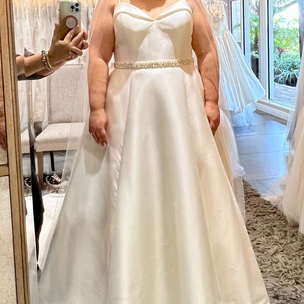 NWT Size 24 Essence of Australia Cathedral Train Satin Wedding Gown